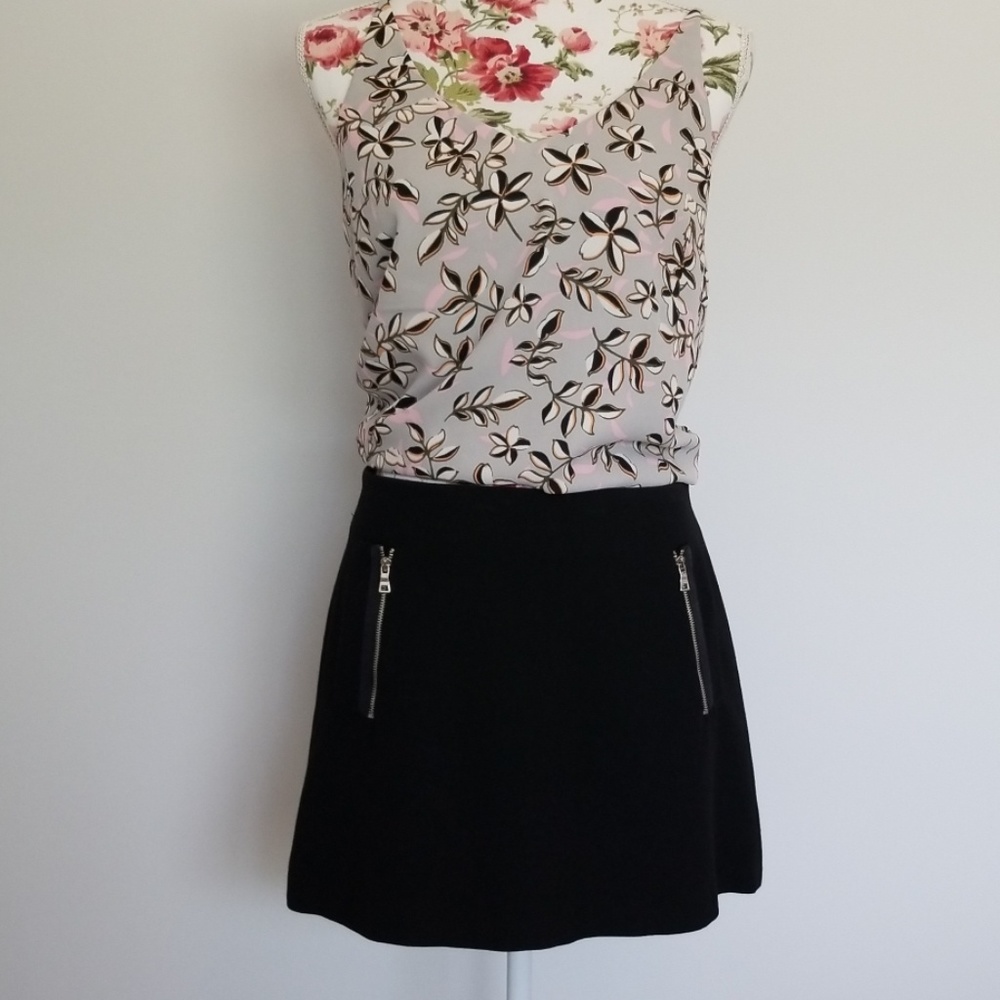 Zara Basic Mini Skirt - Picture 2 of 5